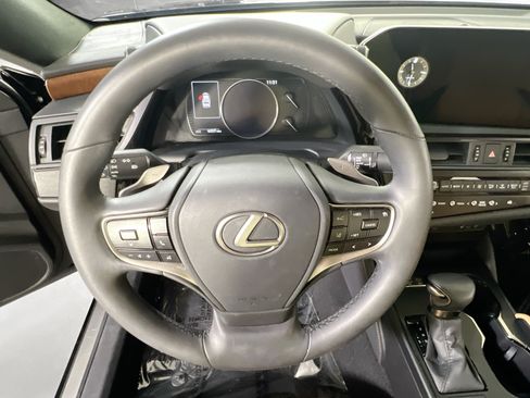 Used 2025 Lexus ES 350 w/ Premium Package FWD image 11