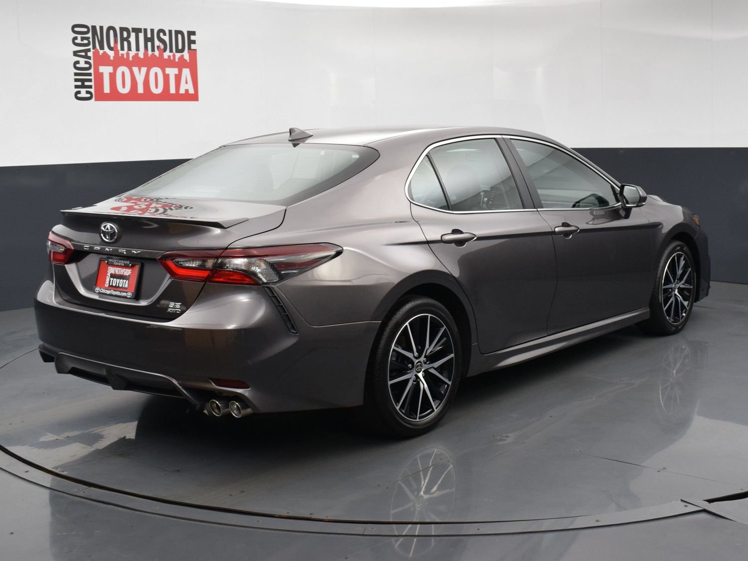 Used 2023 Toyota Camry SE AWD/4WD image 4