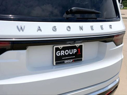 Used 2025 Jeep Wagoneer Series III w/ Premium Group I AWD/4WD image 31