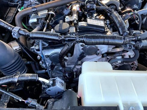 Used 2025 Toyota Tacoma SR5 AWD/4WD image 33