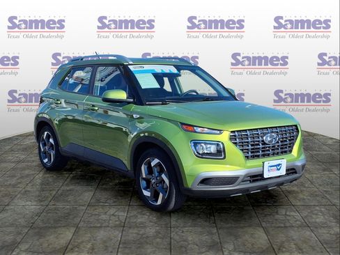 Used 2024 Hyundai Venue SEL image 1