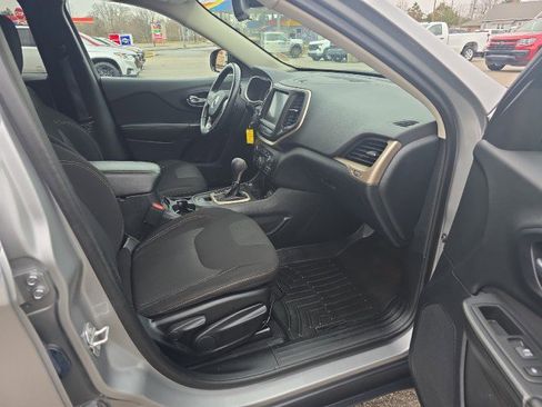 Used 2016 Jeep Cherokee Latitude w/ Cold Weather Group image 46