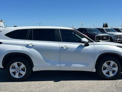 Used 2024 Toyota Highlander LE