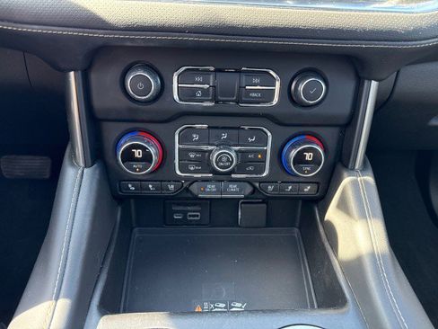 Used 2021 Chevrolet Suburban Premier image 29