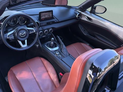 Used 2023 MAZDA MX-5 Miata Grand Touring RWD image 22