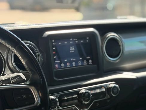 Used 2020 Jeep Wrangler Unlimited Sahara AWD/4WD image 17