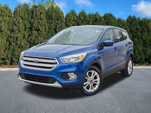 Used 2019 Ford Escape SE FWD image 1