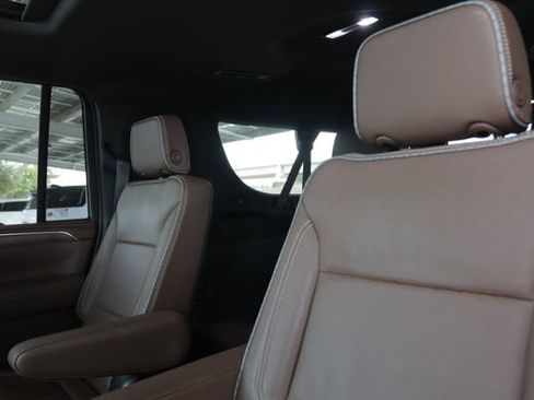 Used 2024 Chevrolet Suburban High Country image 31