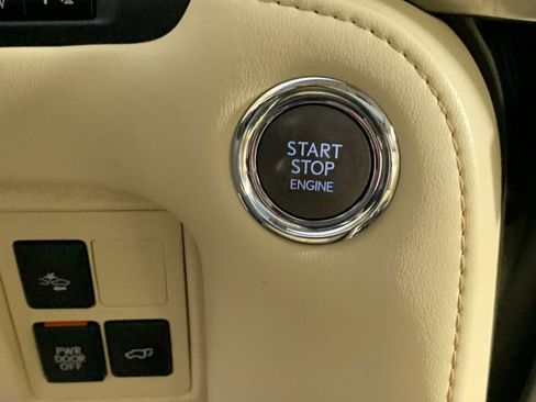Used 2016 Lexus LX 570 4WD w/ Luxury Package image 18