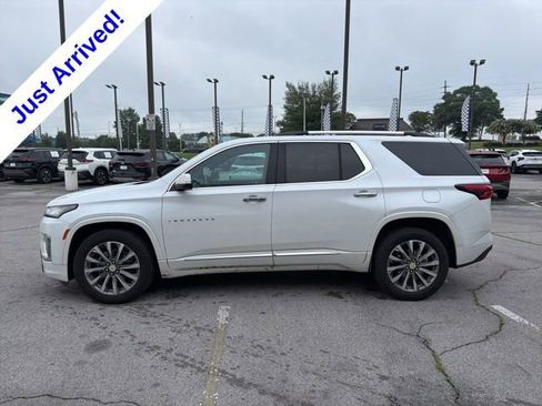 Used 2023 Chevrolet Traverse Premier FWD image 7