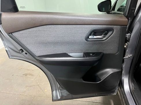Used 2023 Nissan Rogue SV FWD image 16