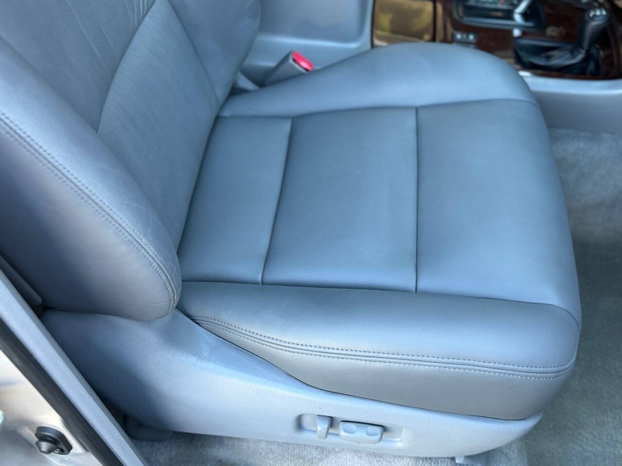 Used 1999 Toyota Land Cruiser w/ Leather Trim Pkg AWD/4WD image 75