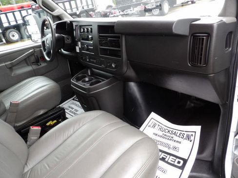 Used 2021 GMC Savana 3500 Extended w/ Power Convenience Package image 27