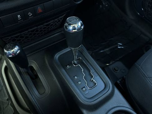 Used 2018 Jeep Wrangler Unlimited Sport w/ Connectivity Group image 19