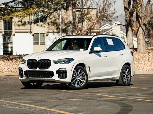 Used 2021 BMW X5 xDrive40i w/ M Sport Package image 1