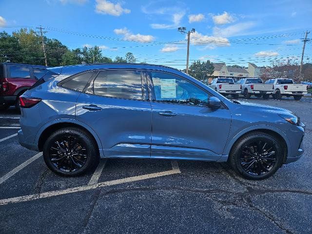 Certified 2023 Ford Escape ST-Line Elite AWD/4WD image 4