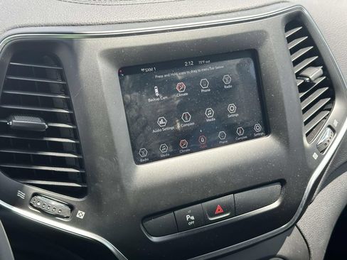 Used 2020 Jeep Cherokee Latitude Plus FWD image 24
