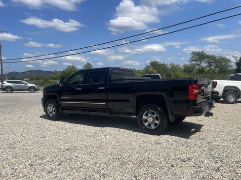 Used 2017 GMC Sierra 2500 SLT w/ All-Terrain HD Package AWD/4WD image 3
