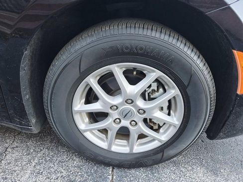 Used 2024 Chrysler Pacifica Touring-L image 18