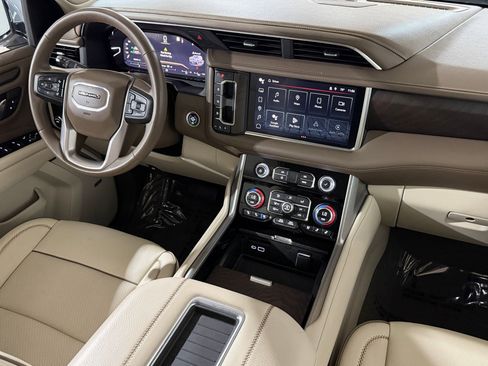Used 2023 GMC Yukon Denali RWD image 47