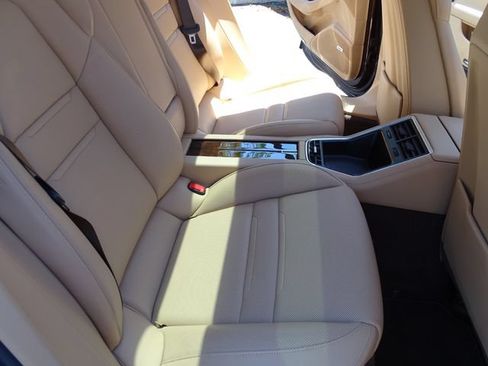 Used 2020 Porsche Panamera RWD image 13