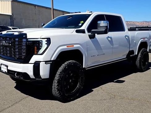 Used 2025 GMC Sierra 3500 Denali Ultimate AWD/4WD image 4