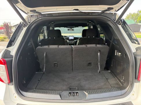 Used 2020 Ford Explorer XLT AWD/4WD image 18