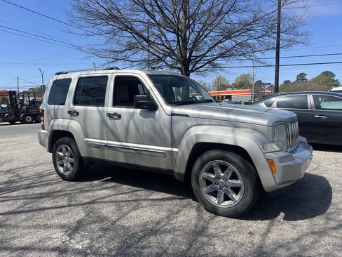 Used 2009 Jeep Liberty Limited w/ Premium Group II image 5