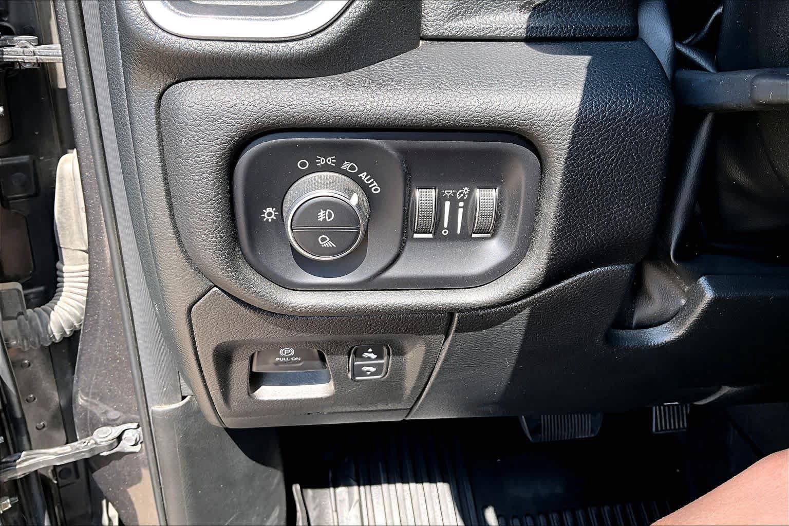 Used 2022 RAM 1500 Laramie AWD/4WD image 25