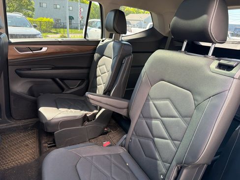 Used 2024 Volkswagen Atlas SE w/ Panoramic Sunroof Package AWD/4WD image 2