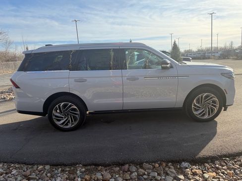 New 2026 Lincoln Navigator Reserve AWD/4WD image 6