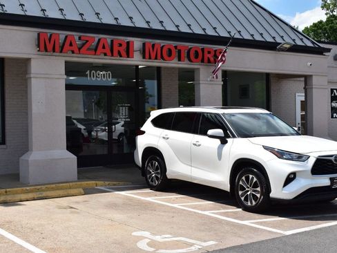 Used 2020 Toyota Highlander XLE AWD/4WD image 8