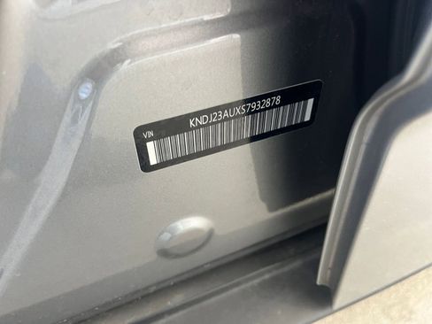 Used 2025 Kia Soul LX w/ LX Technology Package FWD image 27