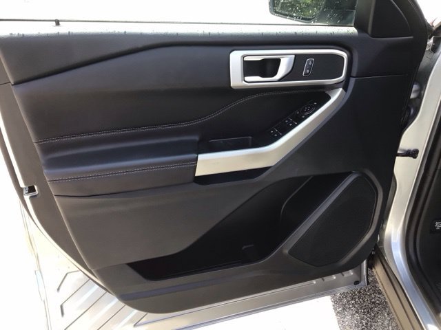 Used 2023 Ford Explorer XLT AWD/4WD image 10