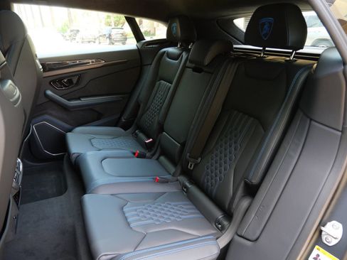 Used 2025 Lamborghini Urus SE AWD/4WD image 6