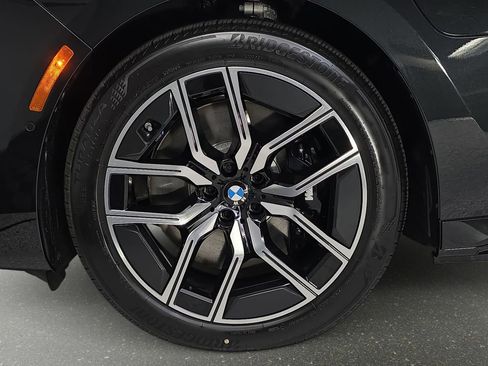 New 2026 BMW 750e xDrive w/ Executive Package image 32