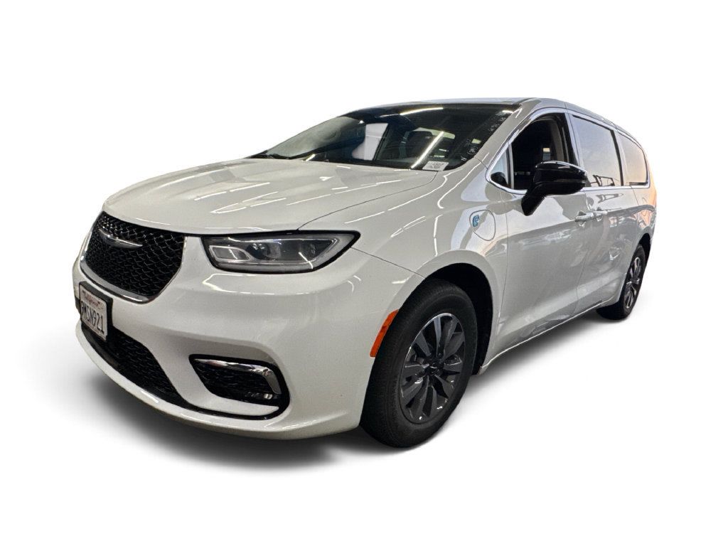 Used 2024 Chrysler Pacifica Limited FWD image 13