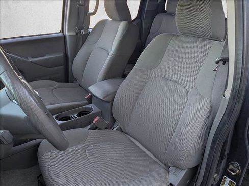 Used 2016 Nissan Frontier SV image 15