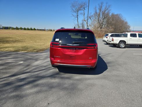 New 2026 Chrysler Pacifica Pinnacle image 4