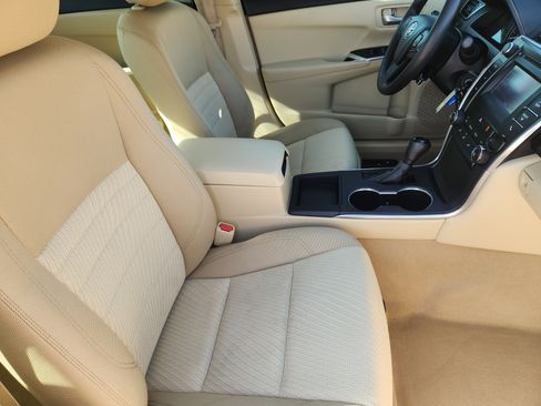 Used 2015 Toyota Camry LE image 14