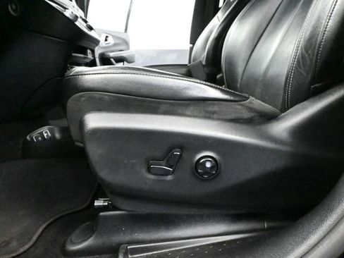 Used 2019 Chrysler Pacifica Touring-L Plus w/ Advanced Safetytec Group FWD image 22