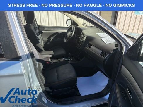 Used 2014 Mitsubishi Outlander ES image 32