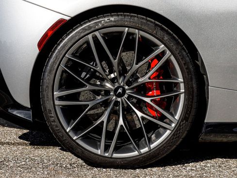 Used 2022 McLaren GT image 42