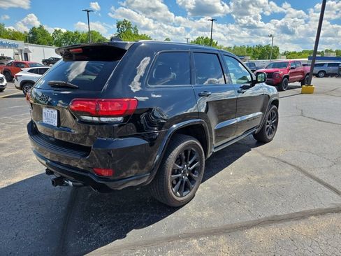 Used 2019 Jeep Grand Cherokee Altitude AWD/4WD image 3