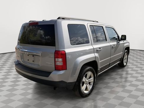 Used 2016 Jeep Patriot Latitude w/ Premium Sound Group AWD/4WD image 7