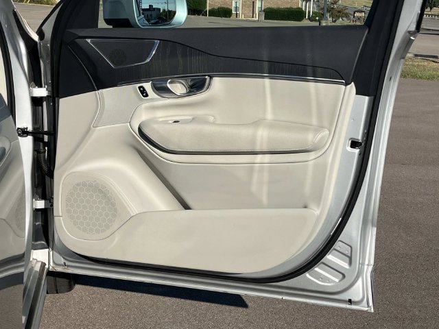 Used 2020 Volvo XC90 T6 Momentum AWD/4WD image 25