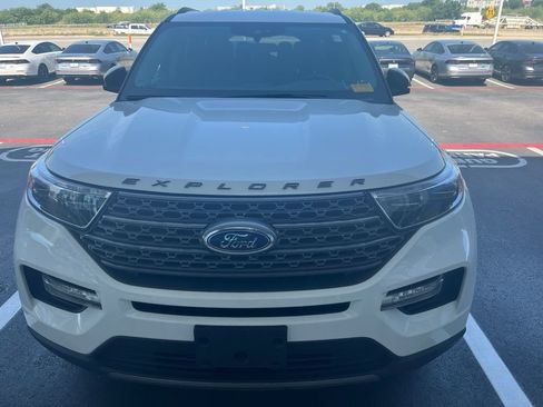 Used 2023 Ford Explorer XLT w/ Equipment Group 202A AWD/4WD image 2