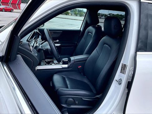 Used 2022 Mercedes-Benz GLB 250 image 8