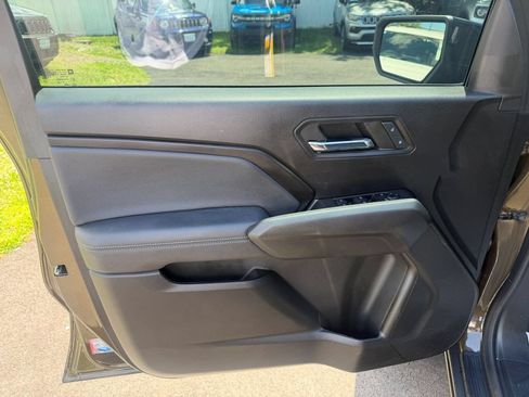Used 2024 GMC Canyon Elevation w/ Elevation Premium Package RWD image 9