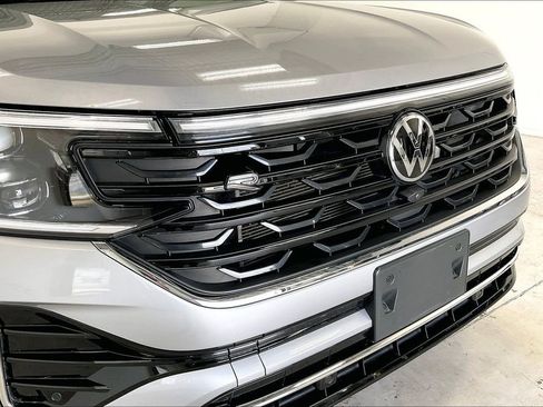 Used 2024 Volkswagen Atlas Cross Sport SEL Premium R-Line image 30